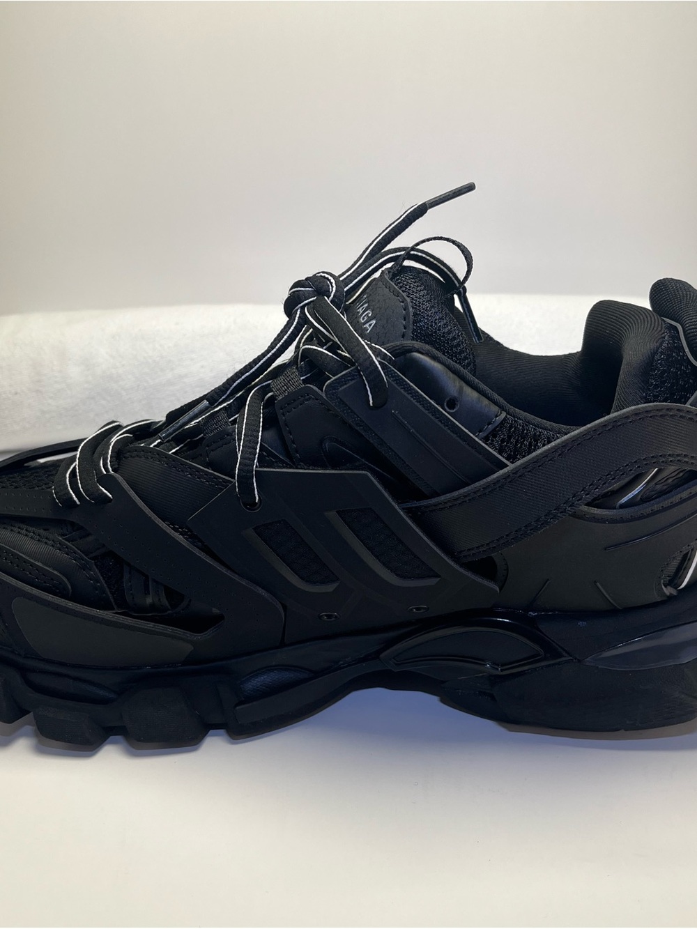Balenciaga Black Chunky Track Runner Sneakers - Picture 6 of 10